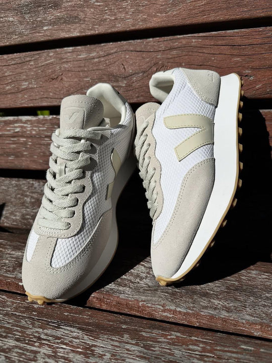 Pre-Order : VEJA Rio Branco Alveomesh Unisex in White Pierre Natural