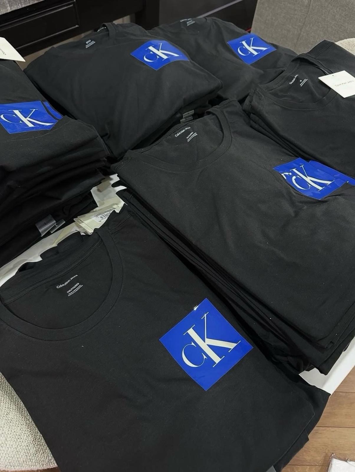 Calvin Klein Monogram Logo Box Graphic Classic Black