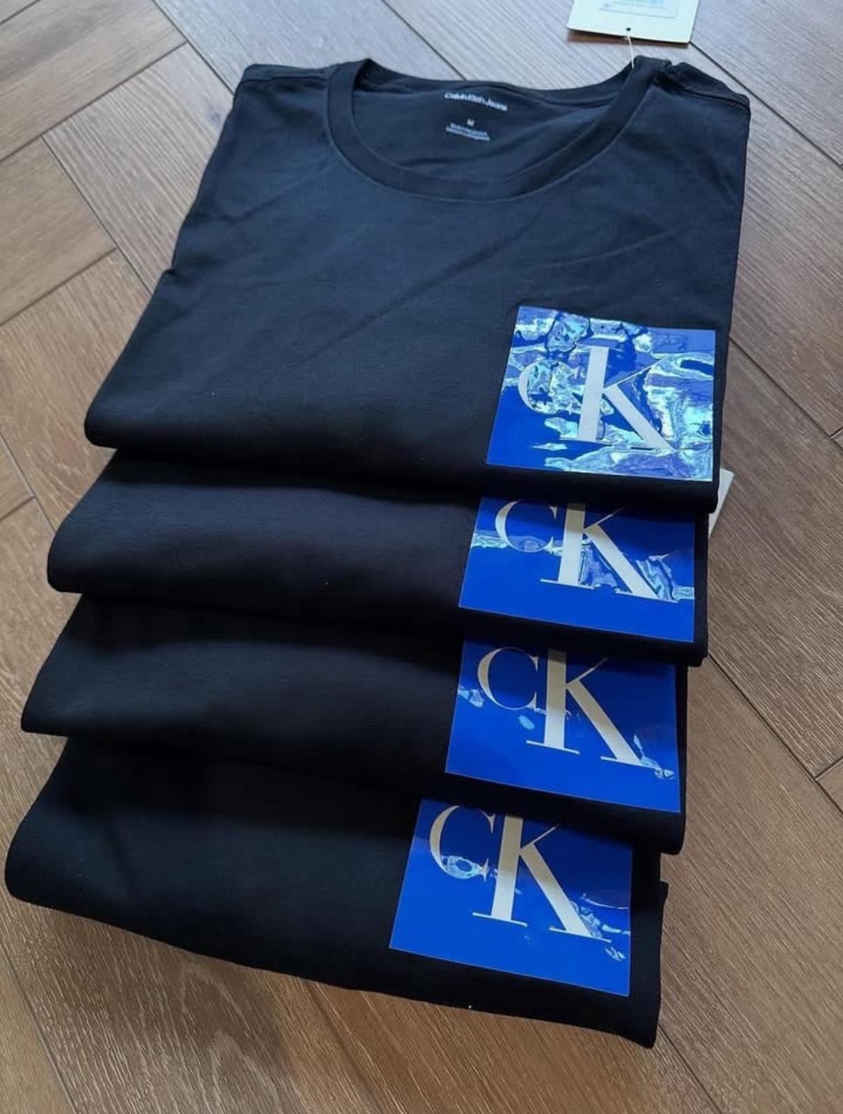 Calvin Klein Monogram Logo Box Graphic Classic Black