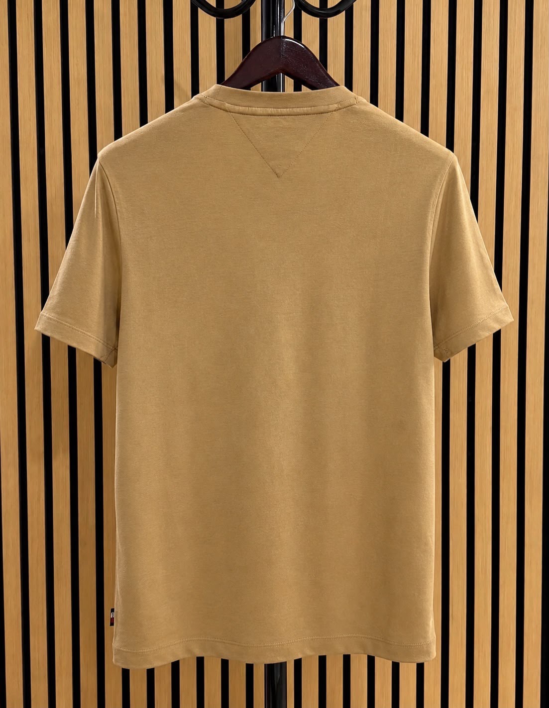 TH Men Arthur Tee Regular Fit in Classic Khaki Small