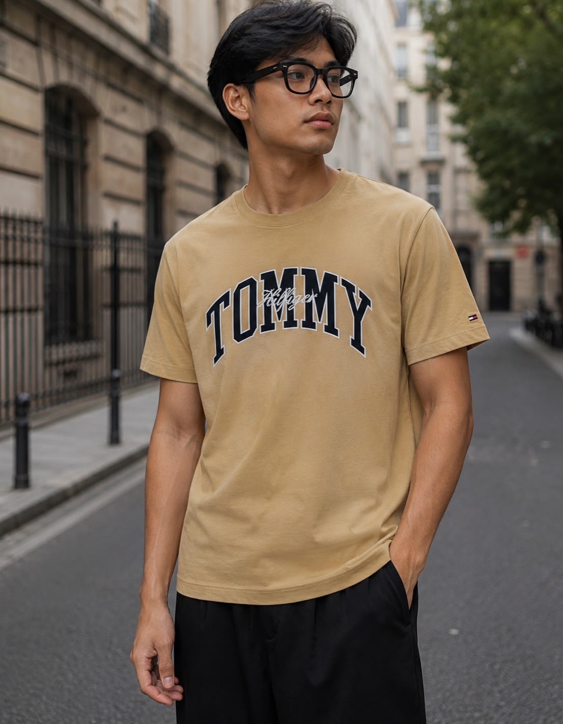 TH Men Arthur Tee Regular Fit in Classic Khaki Small