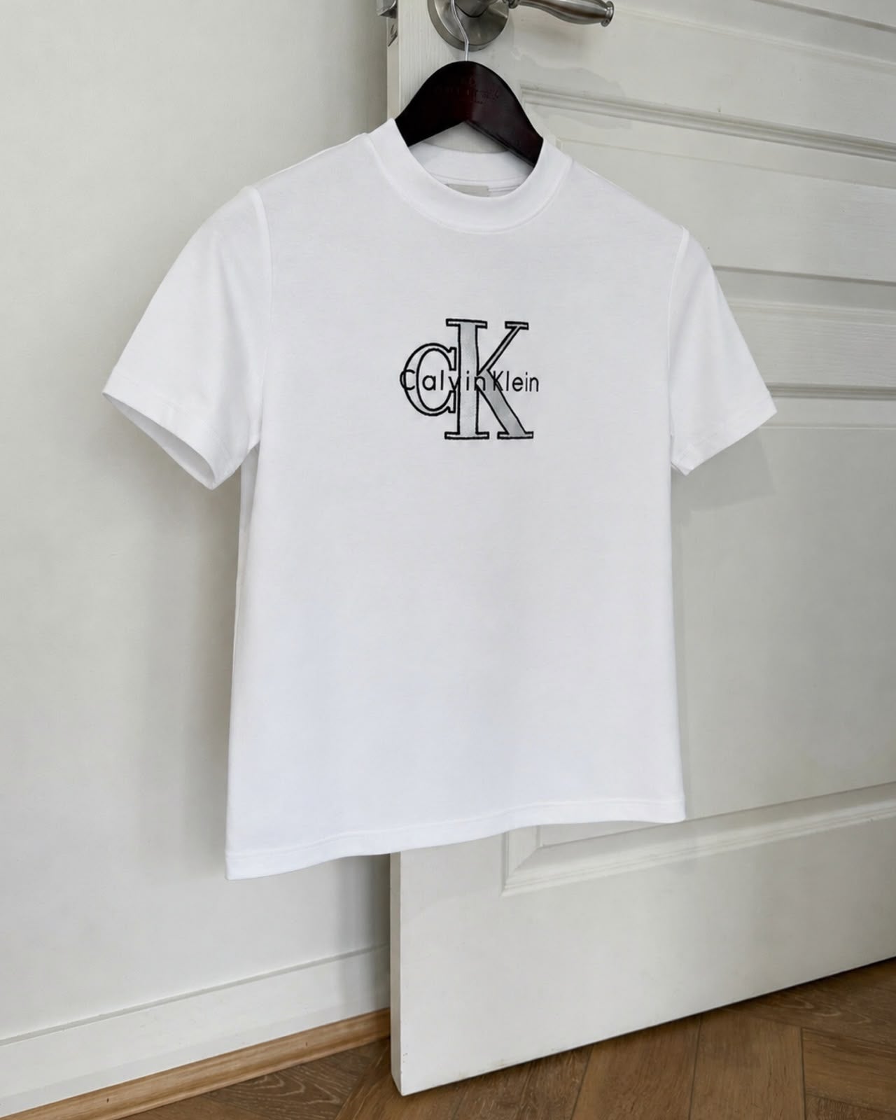 CK Shine Monologo  Brilliant White XL