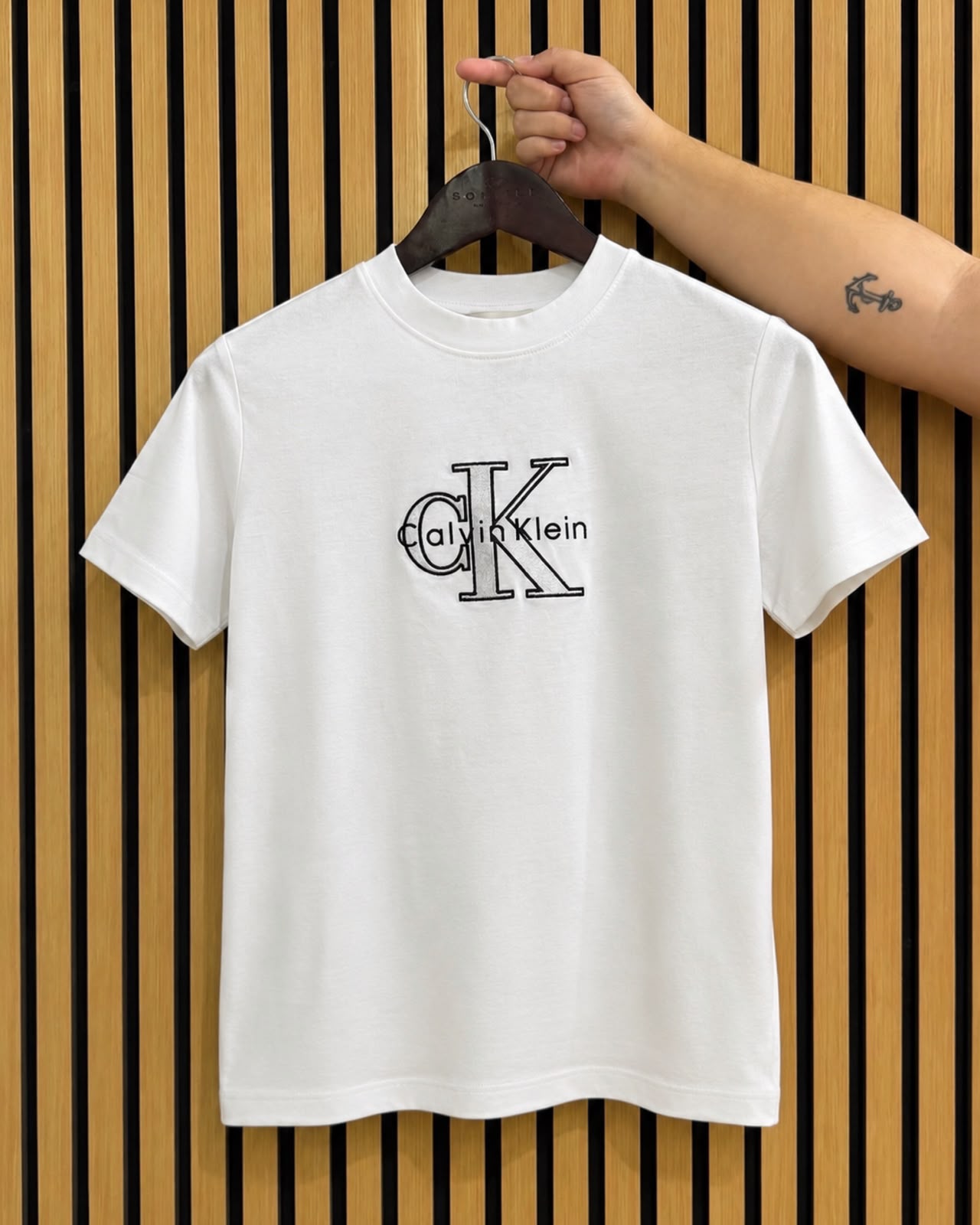 CK Shine Monologo  Brilliant White XL