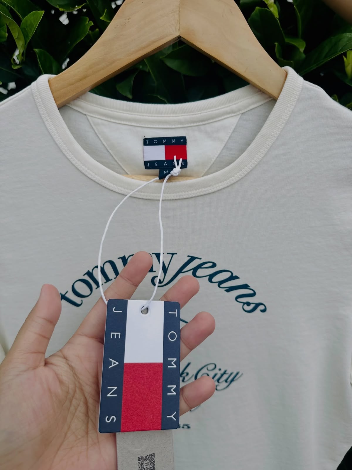TH Slim Crest NYC Ringer Tee Ancient White Large