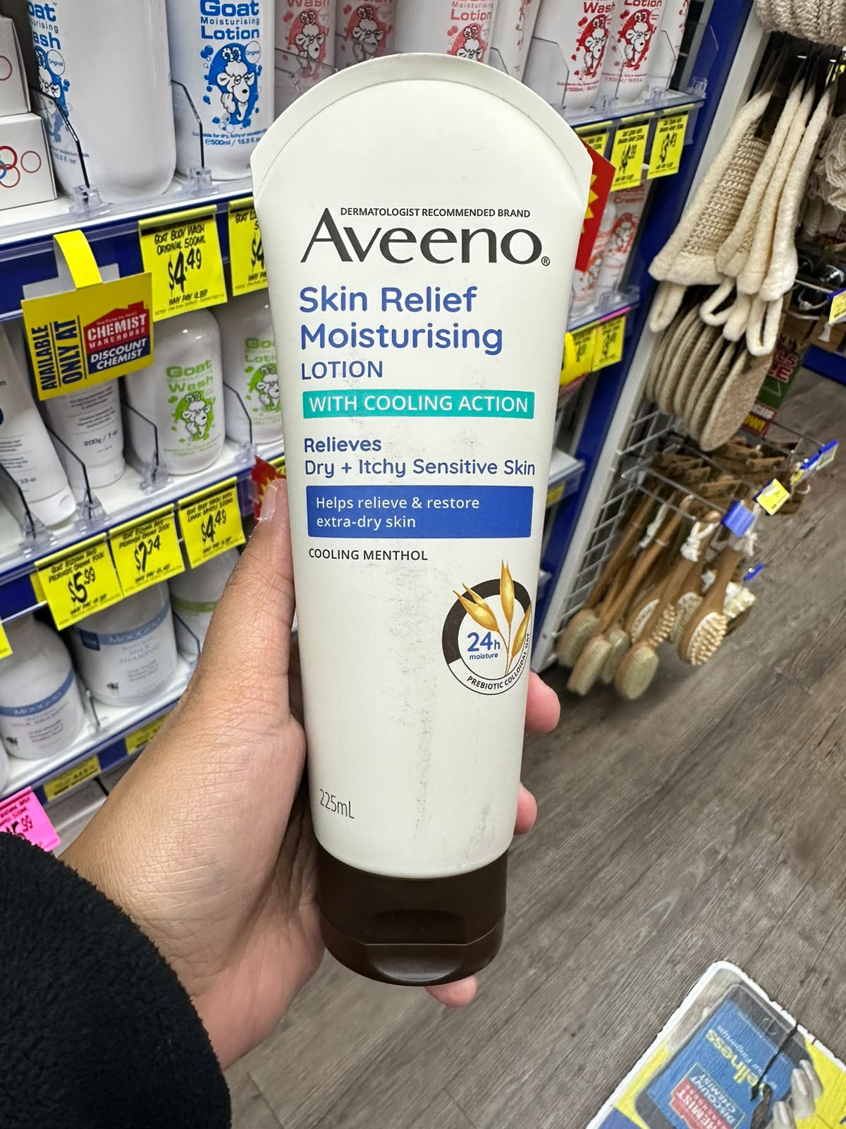 Aveeno Skin Relief Moisturising Body Lotion Cool Action 225ml