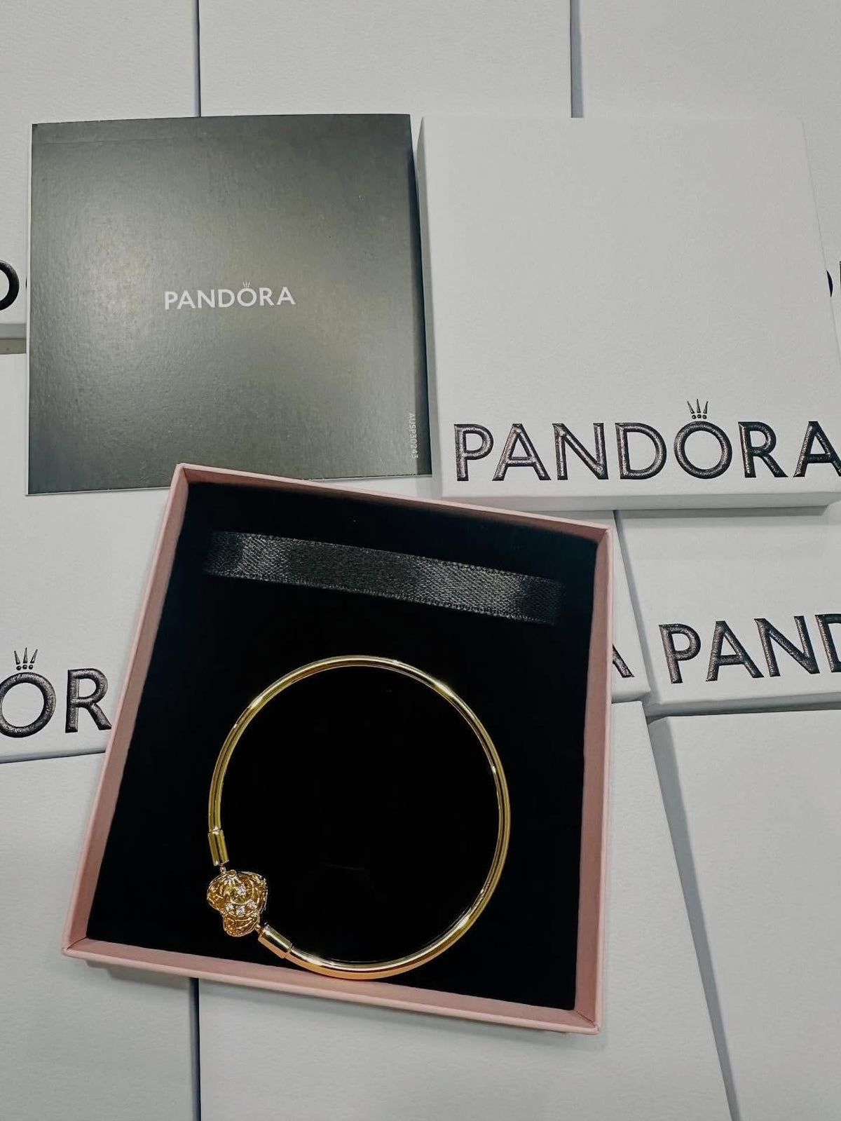 Pandora Celestial Heart Clasp Bangle Gold 17cm