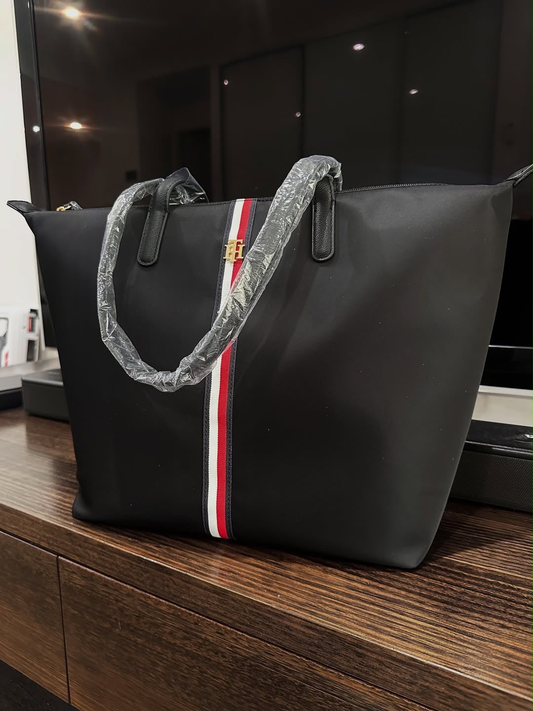 Tommy Hilfiger Women's Darby II Smooth Nylon Tote - Black