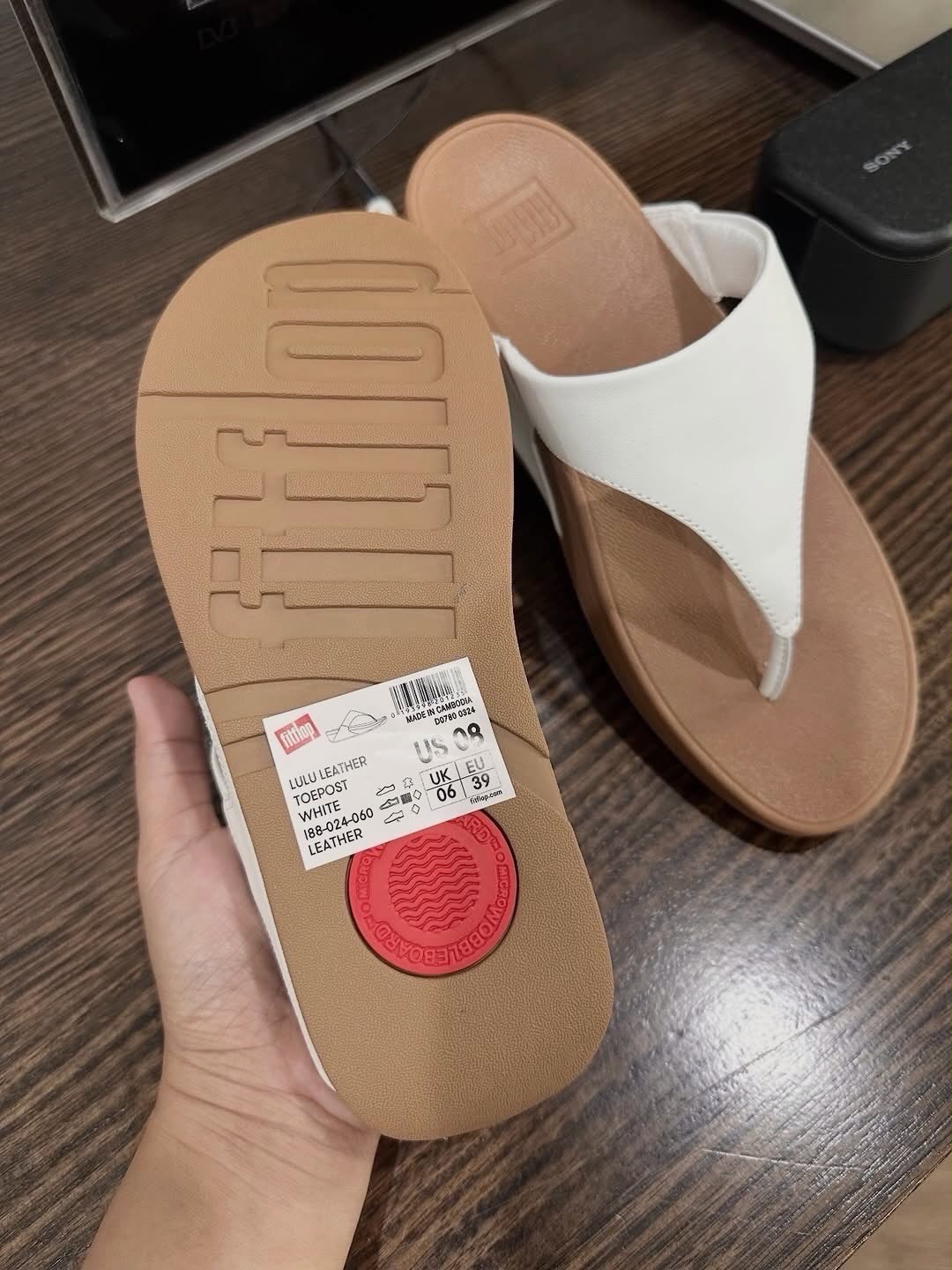 FitFlop Lulu Leather Toe Post Sandals White US8