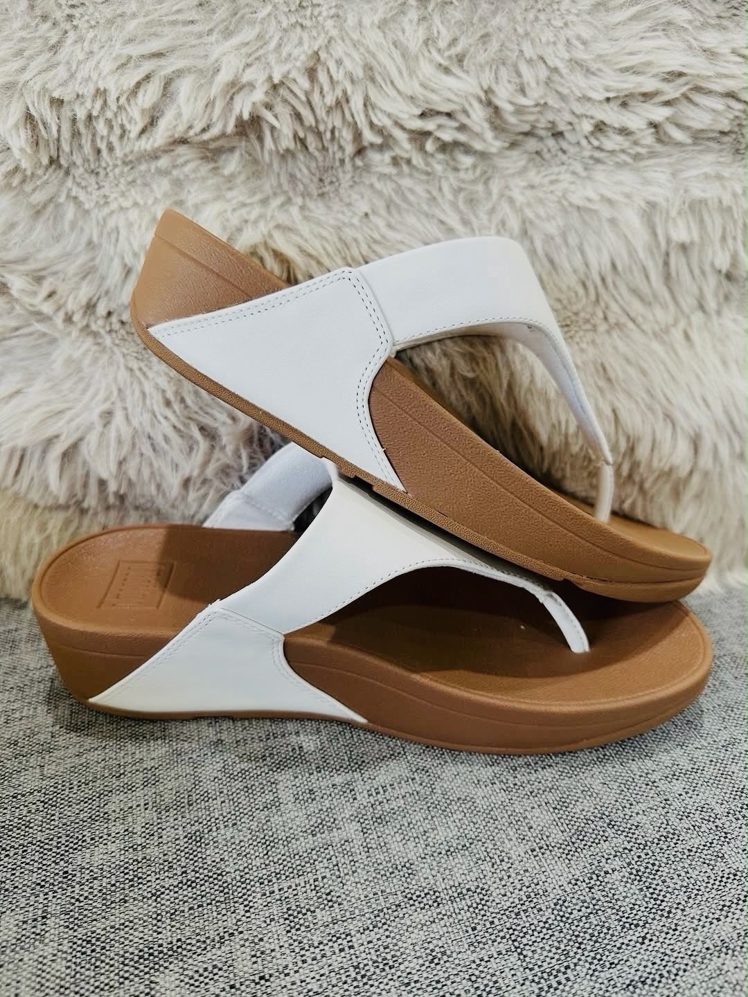 FitFlop Lulu Leather Toe Post Sandals White US8