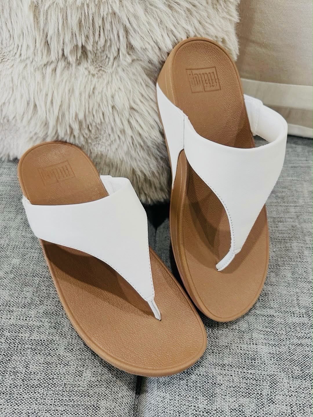 FitFlop Lulu Leather Toe Post Sandals White US8