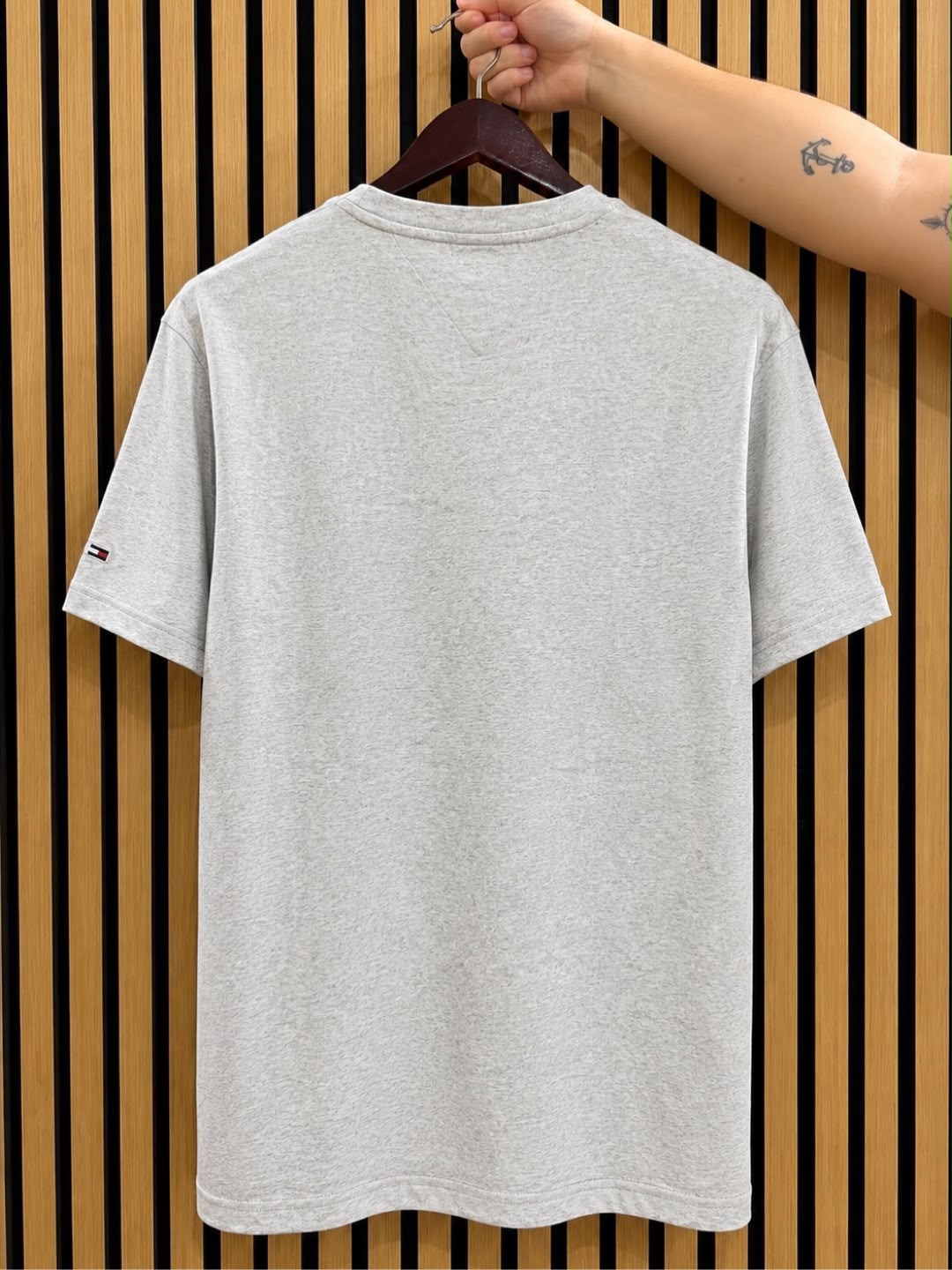 TH Men Arch Tee Classic Fit in Silver Grey Heather Large