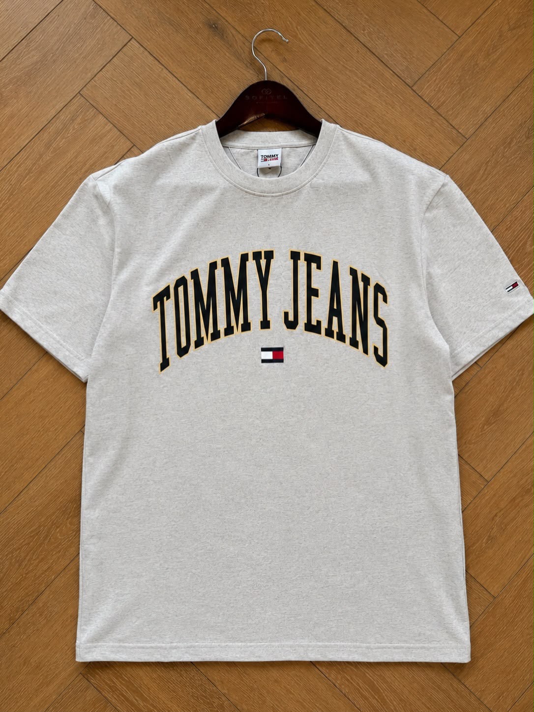 TH Men Arch Tee Classic Fit in Silver Grey Heather Large