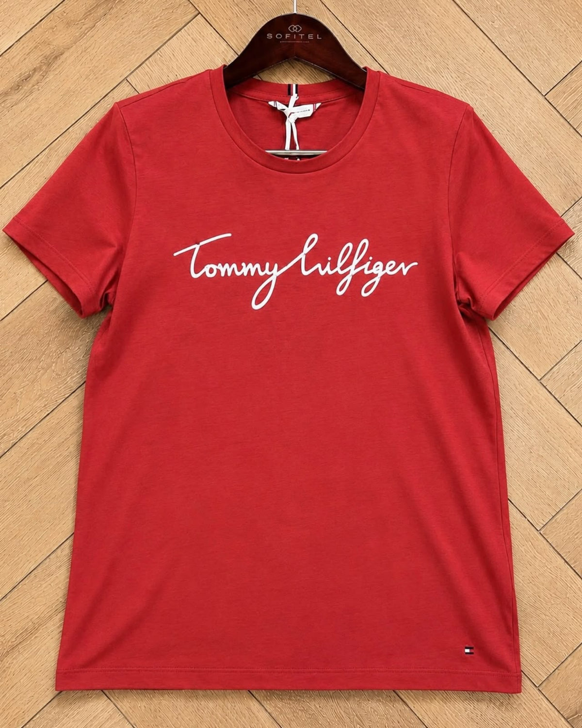 TH Women Reg Fit CNeck Signature Tee in Terra Red