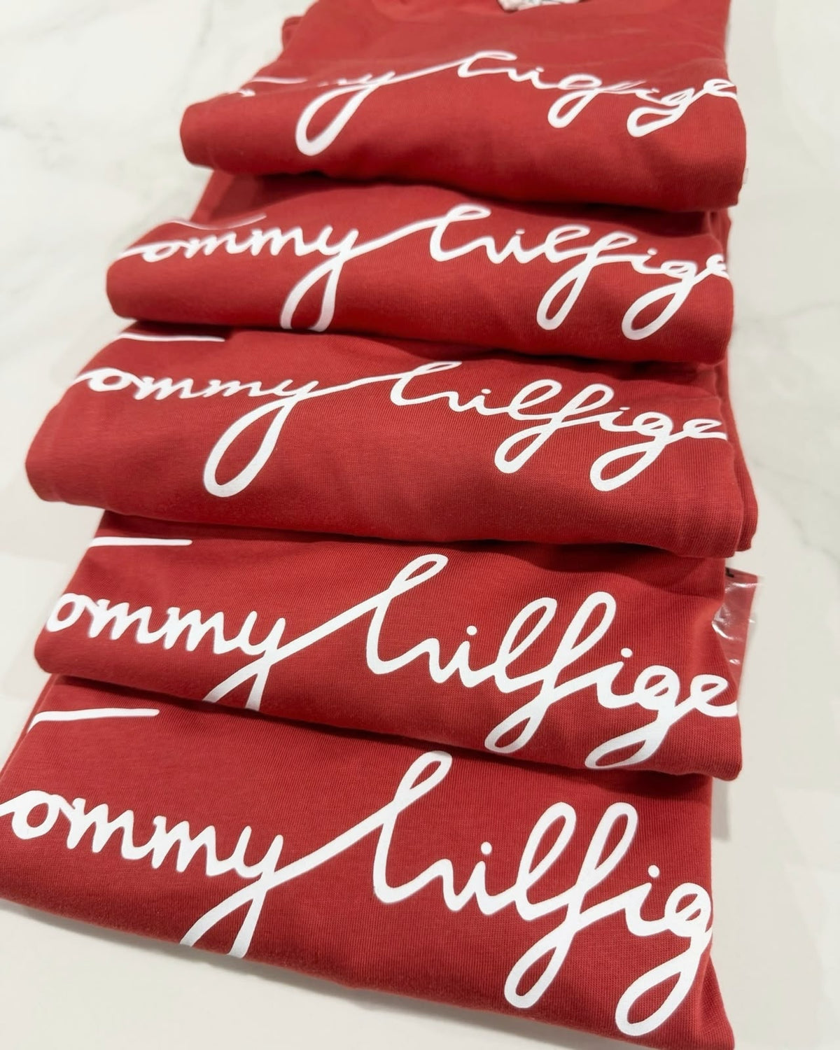 TH Women Reg Fit CNeck Signature Tee in Terra Red