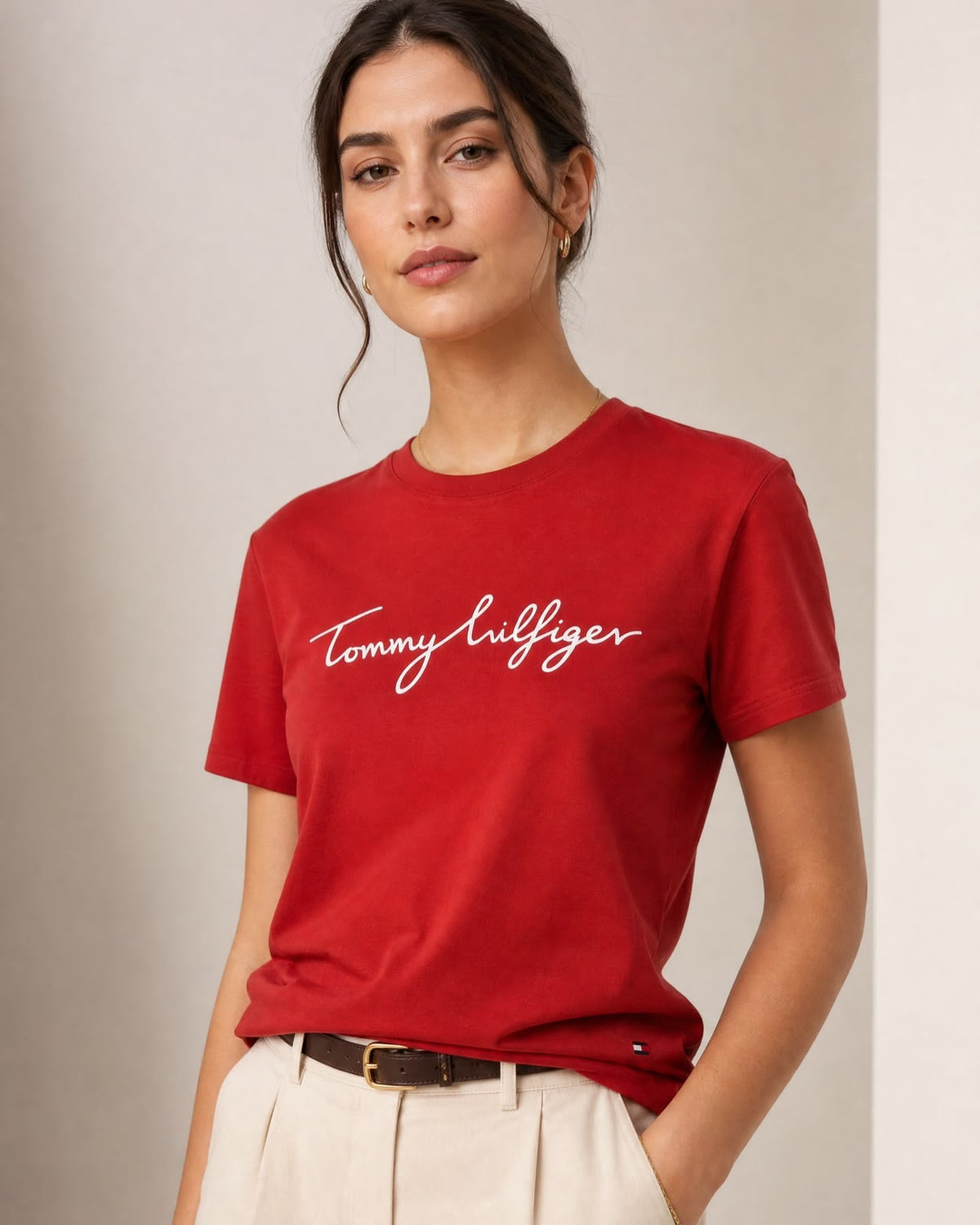 TH Women Reg Fit CNeck Signature Tee in Terra Red