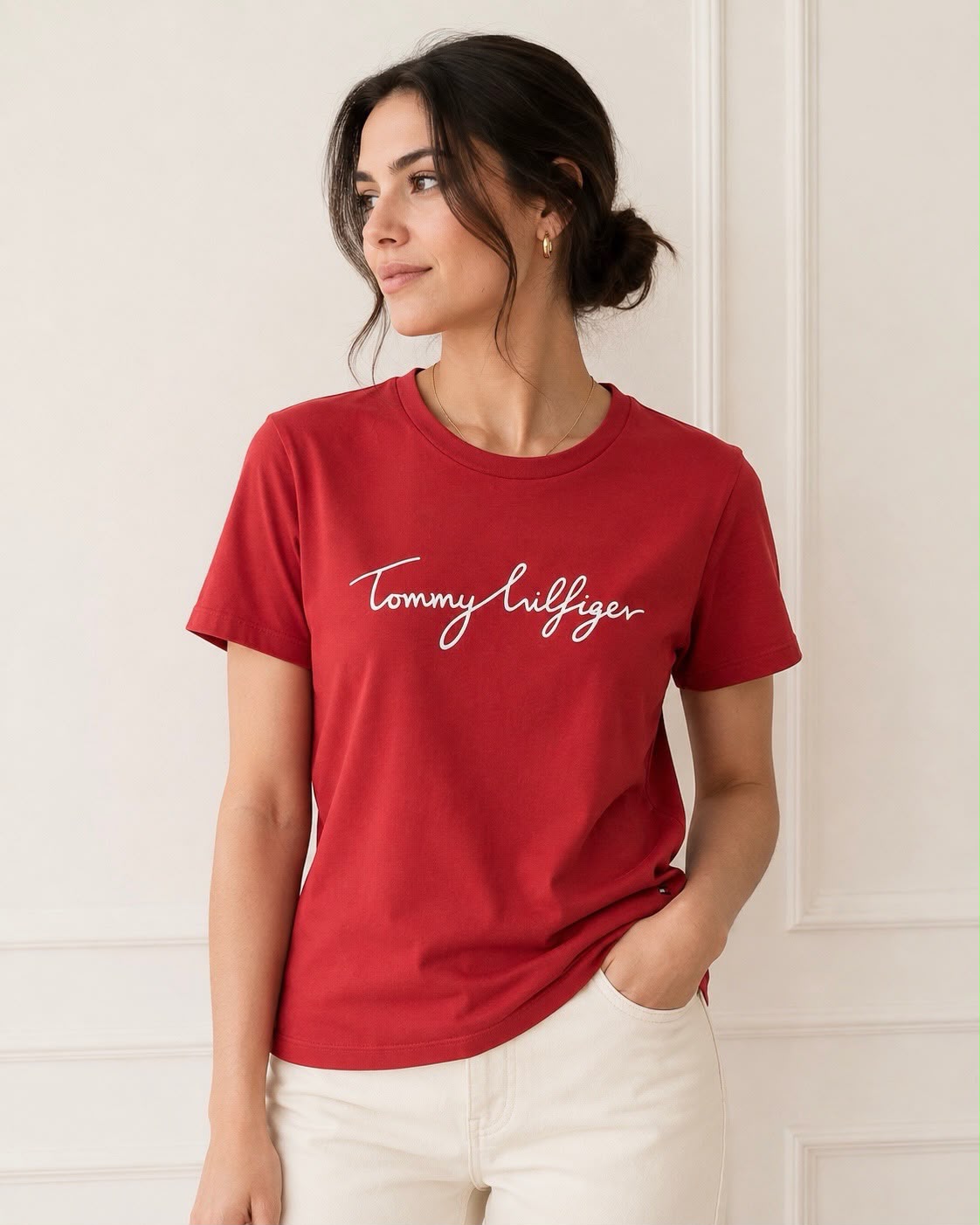 TH Women Reg Fit CNeck Signature Tee in Terra Red