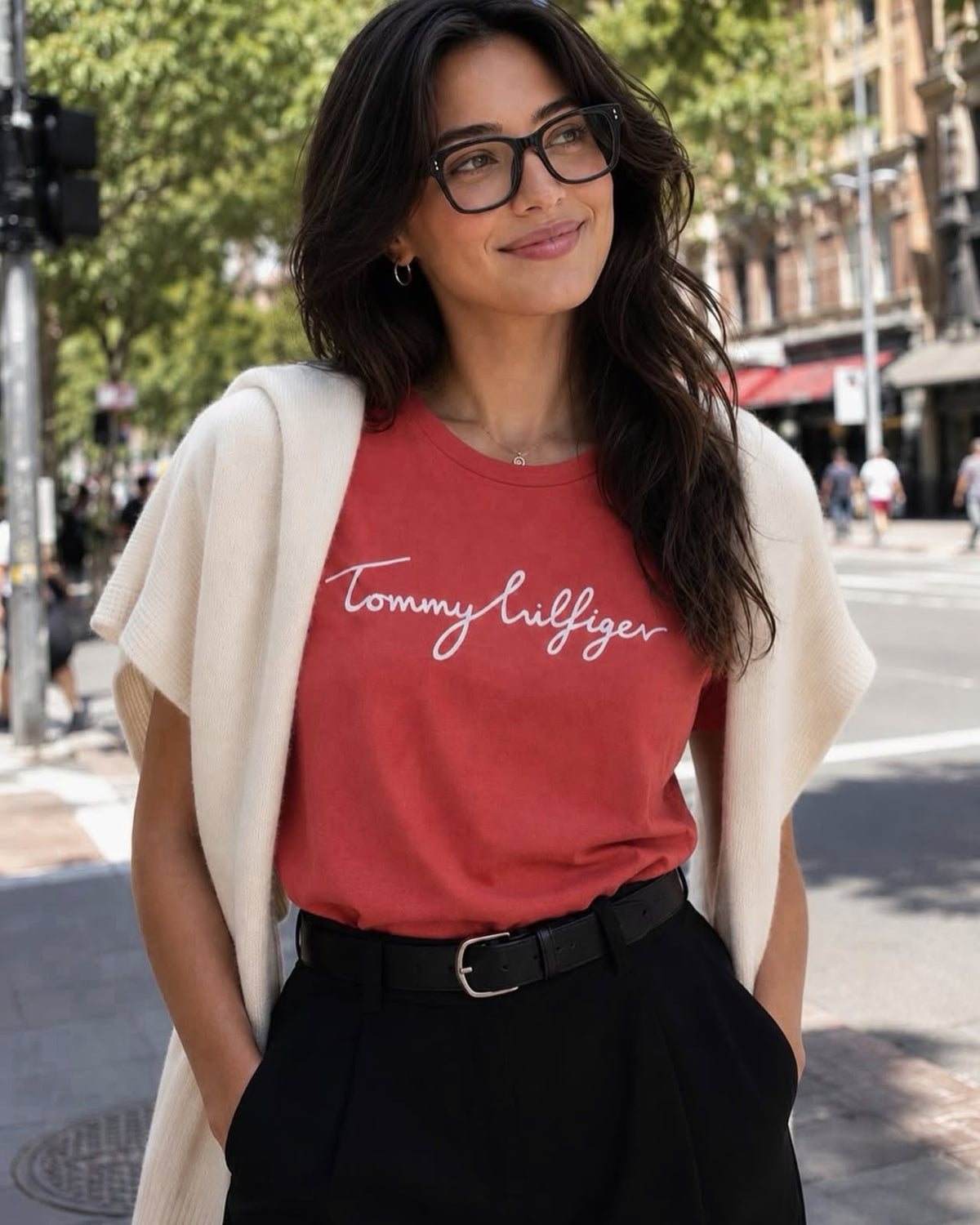 TH Women Reg Fit CNeck Signature Tee in Terra Red
