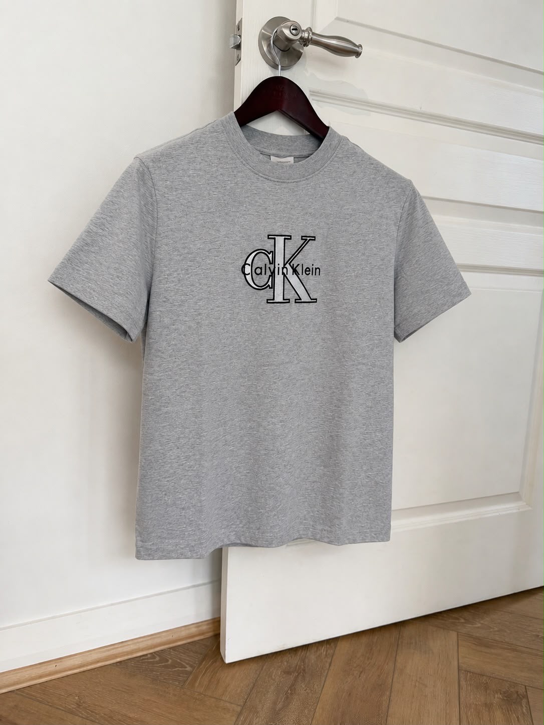 CK Shine Monologo  Brilliant Grey Heather Medium